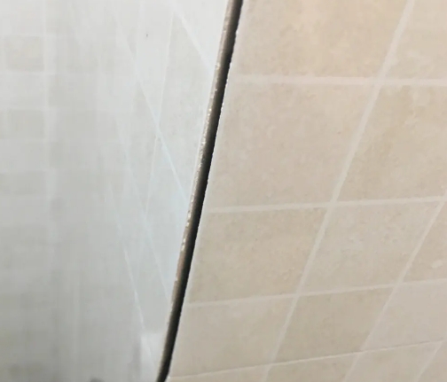 榆次瓷砖空鼓维修公司分享阳台瓷砖脱落的修复过程可以分为以下几个步骤